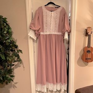 Puffy sleeves vintage inspired long dress.
